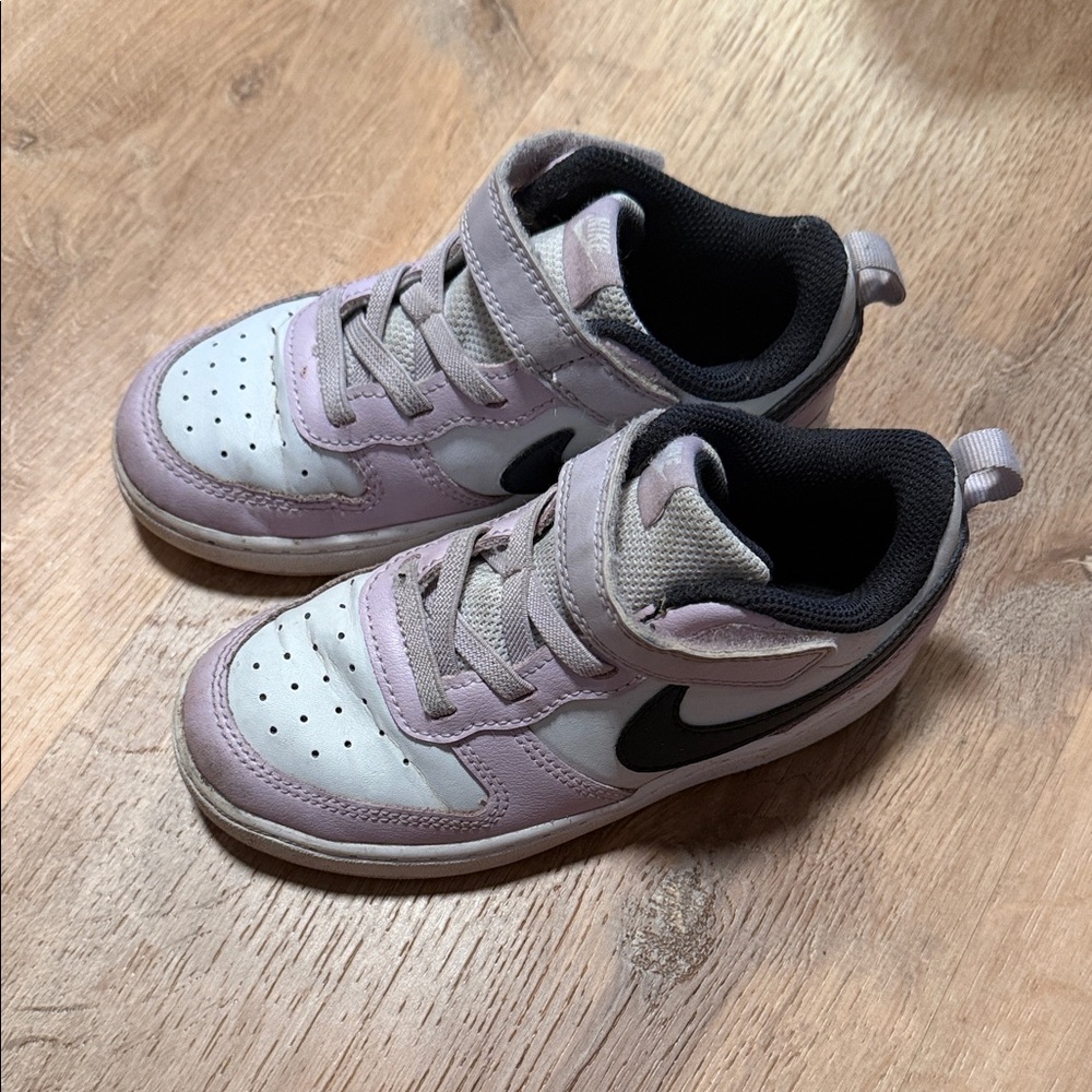 Nike Kids Sneakers in Purple and White